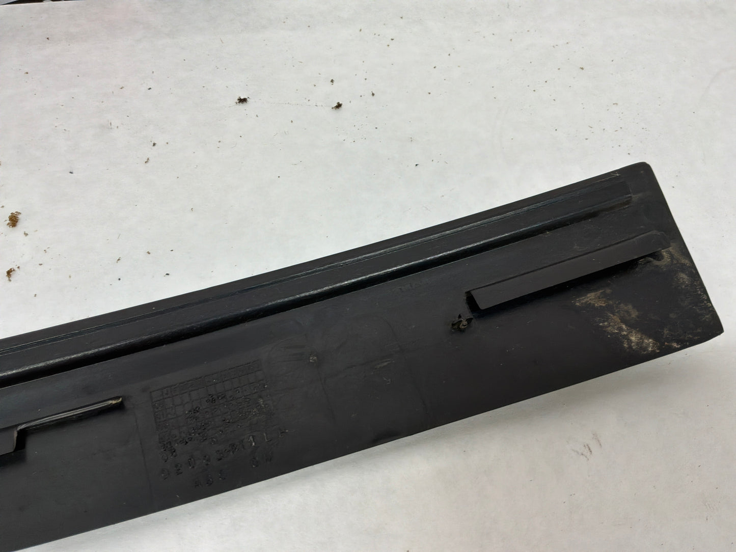 2005 Pontiac GTO LH Driver Exterior B Pillar Window Trim Applique Cover OEM