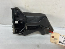 Rh fender bracket - Day's Parts Yard