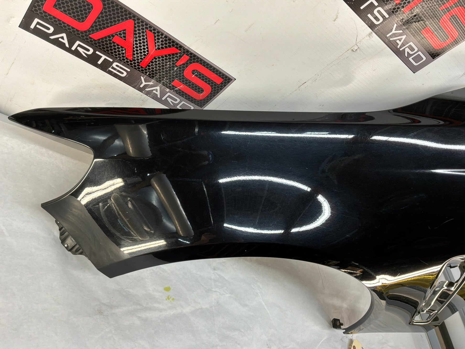 Rh fender - Day's Parts Yard