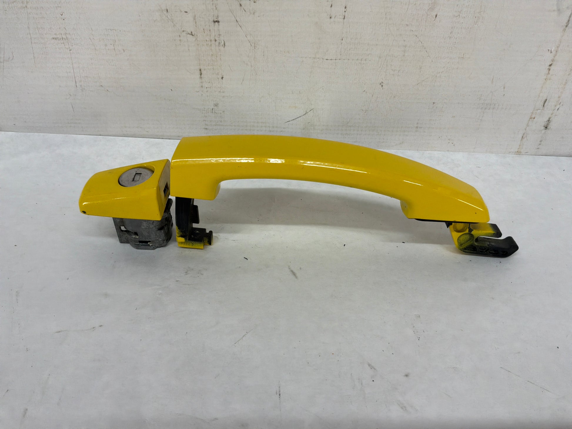 Lh exterior door handle - Day's Parts Yard