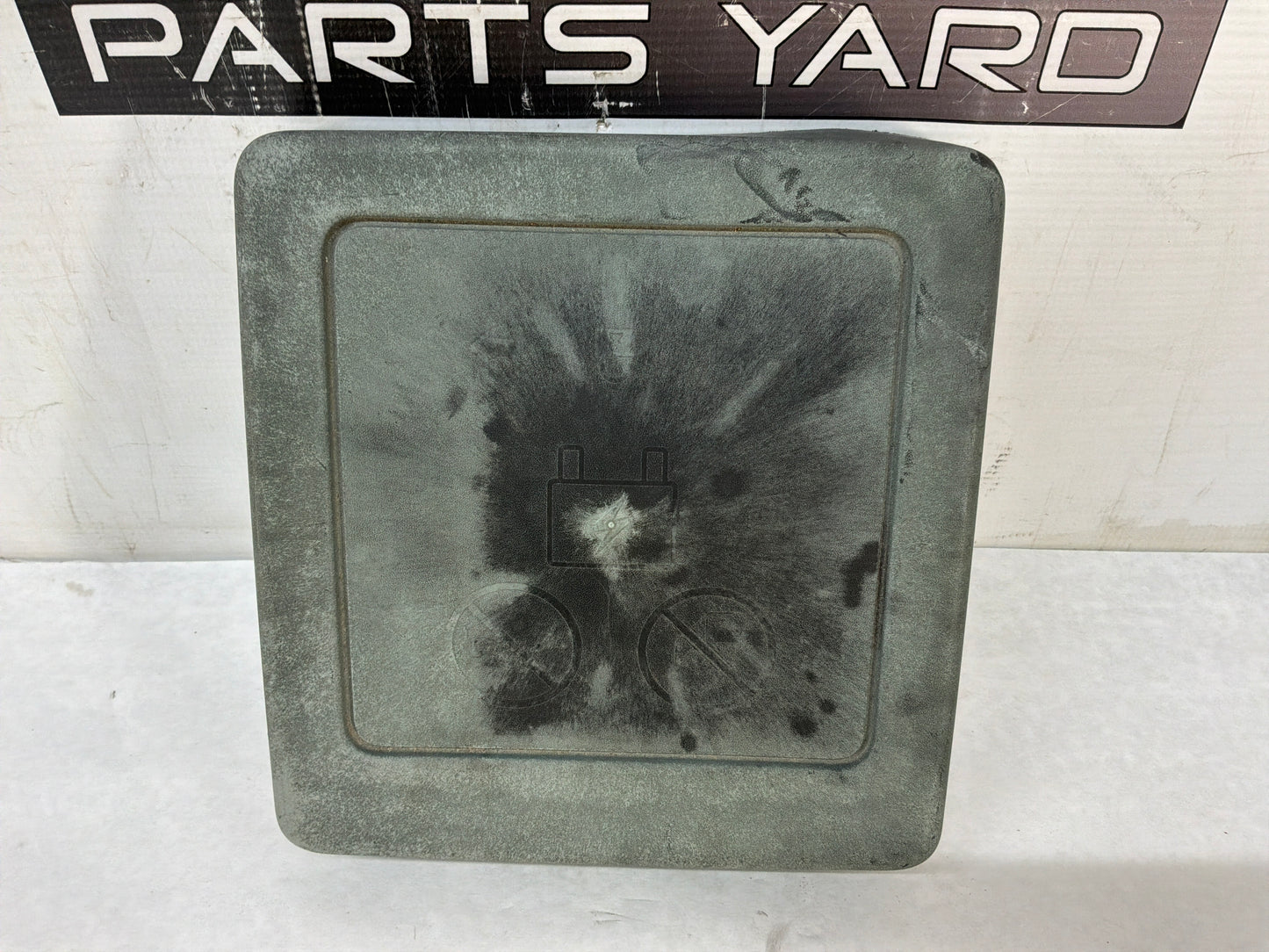 Fuse box lid - Day's Parts Yard