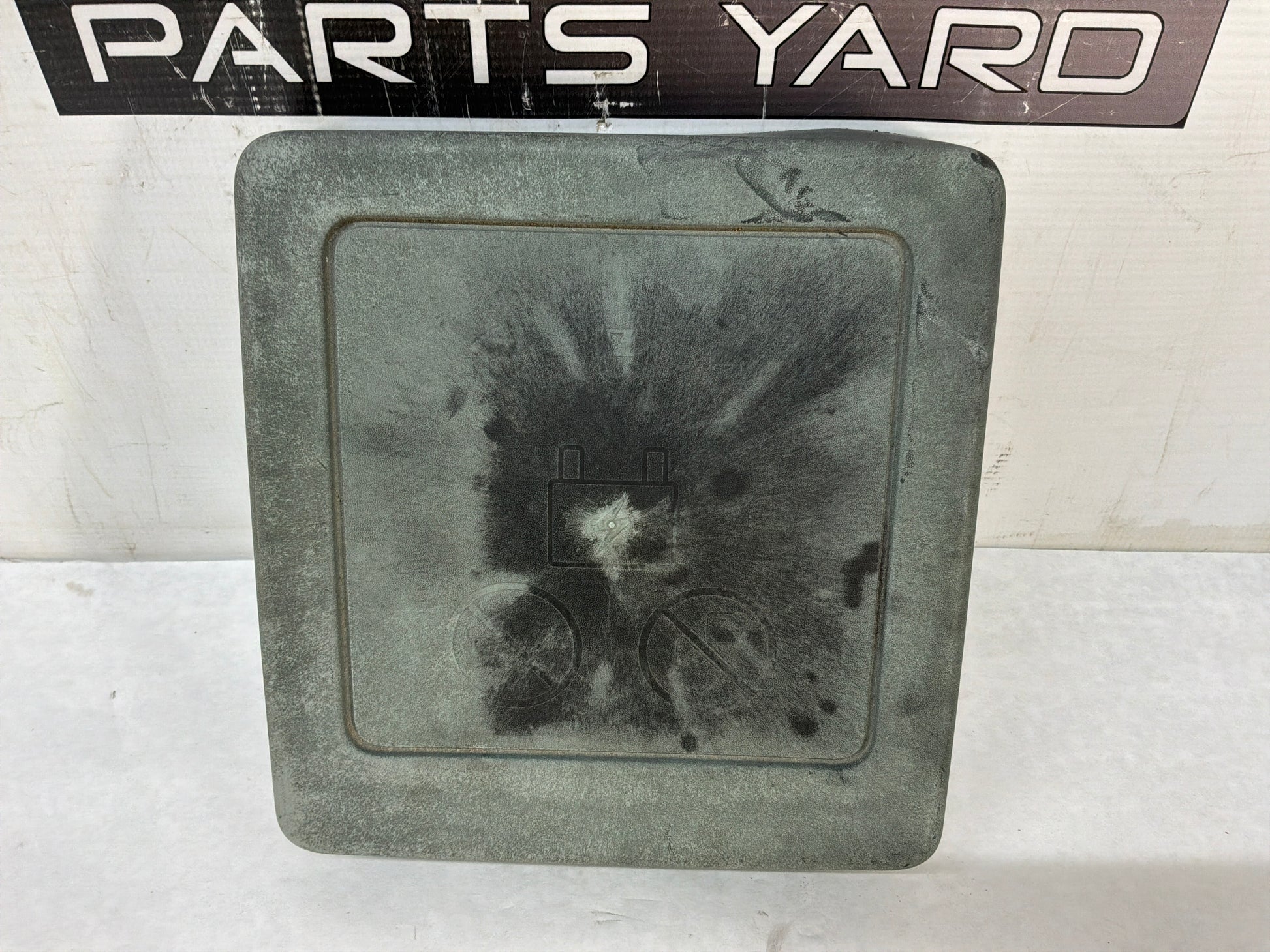 Fuse box lid - Day's Parts Yard