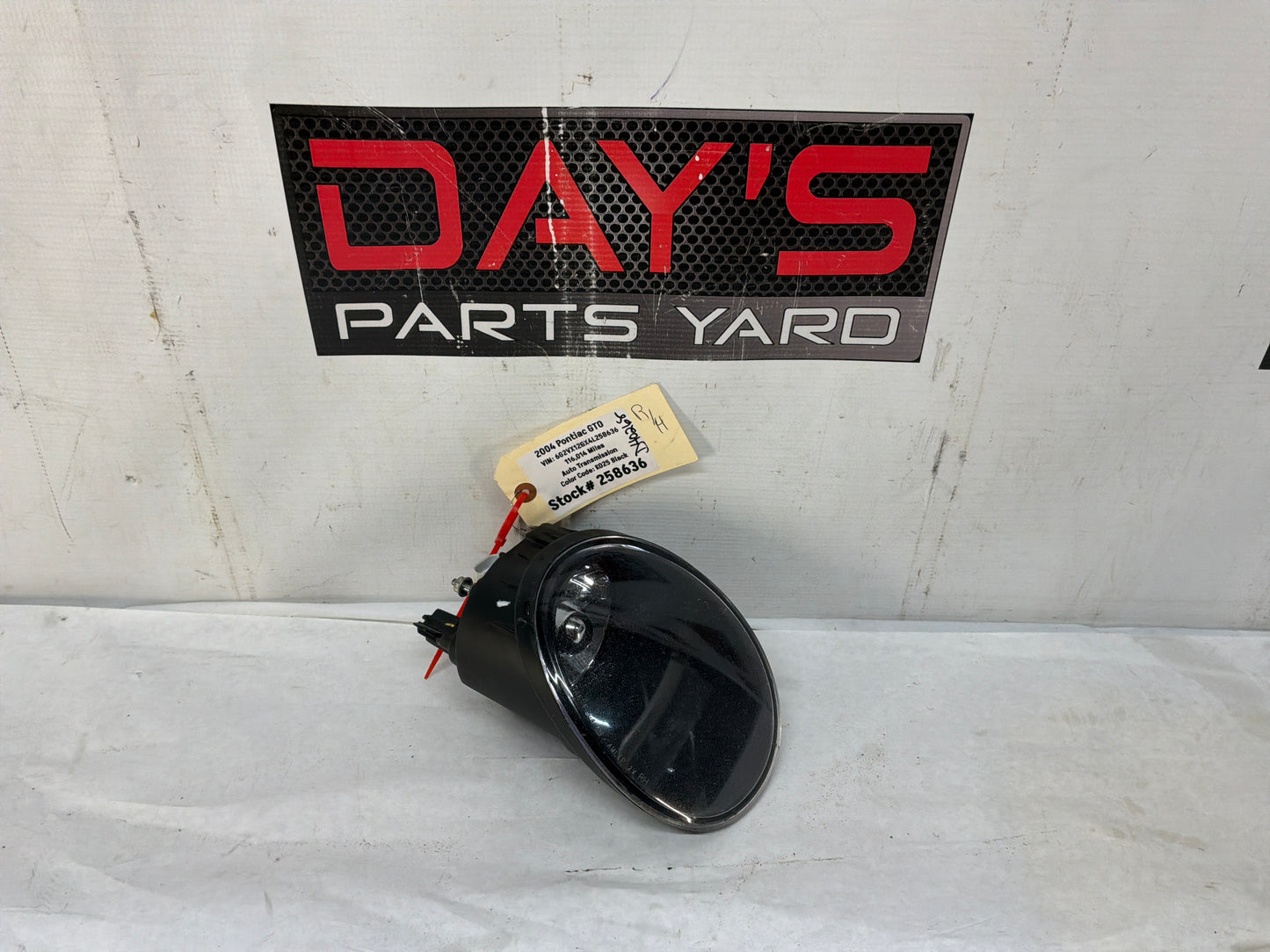 2004 Pontiac GTO RH Passenger Fog Light Lamp OEM