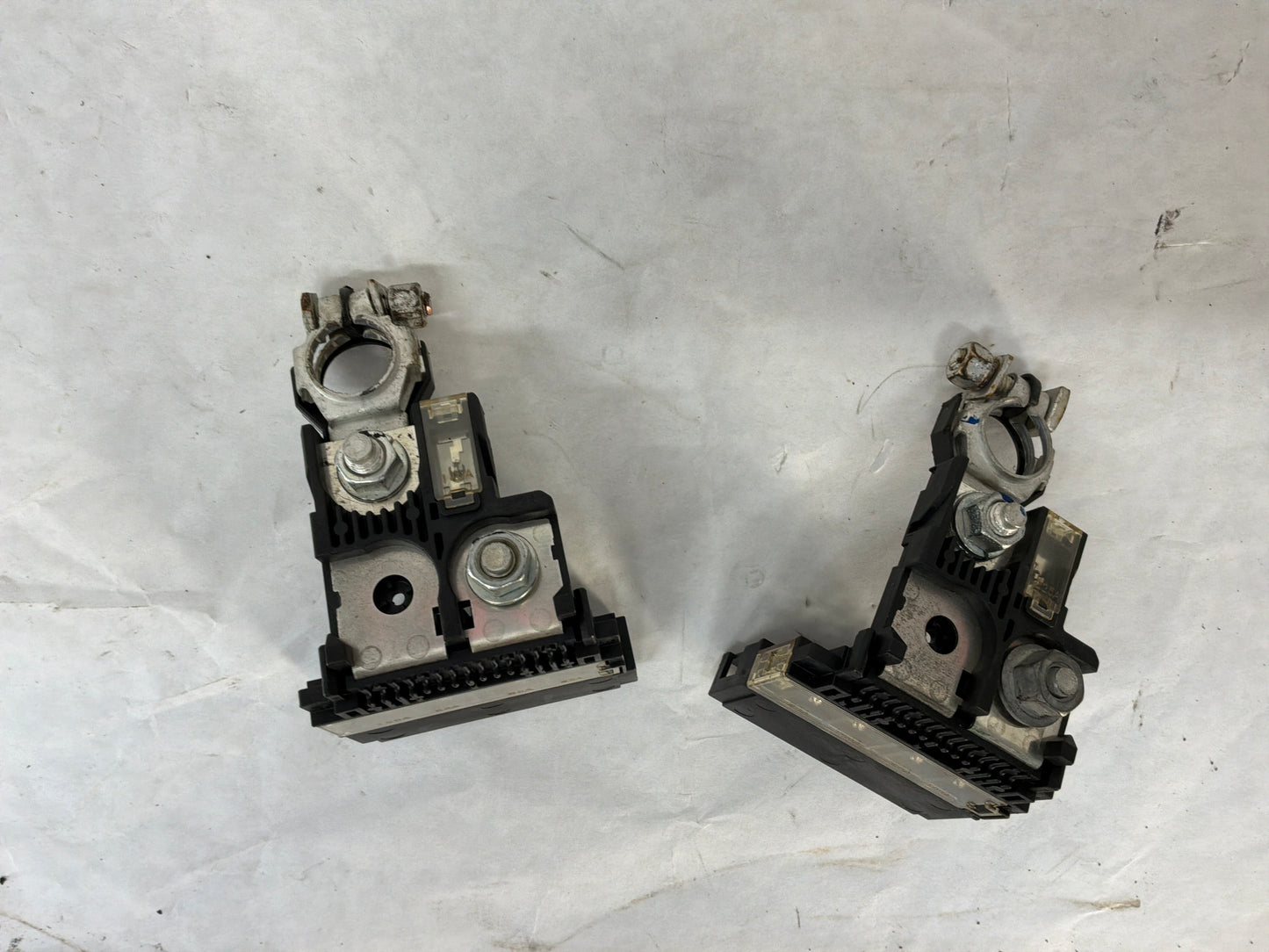2013 Chevy Caprice Positive Battery Electric Fuse Relay Junction OEM - Day's Parts Yard