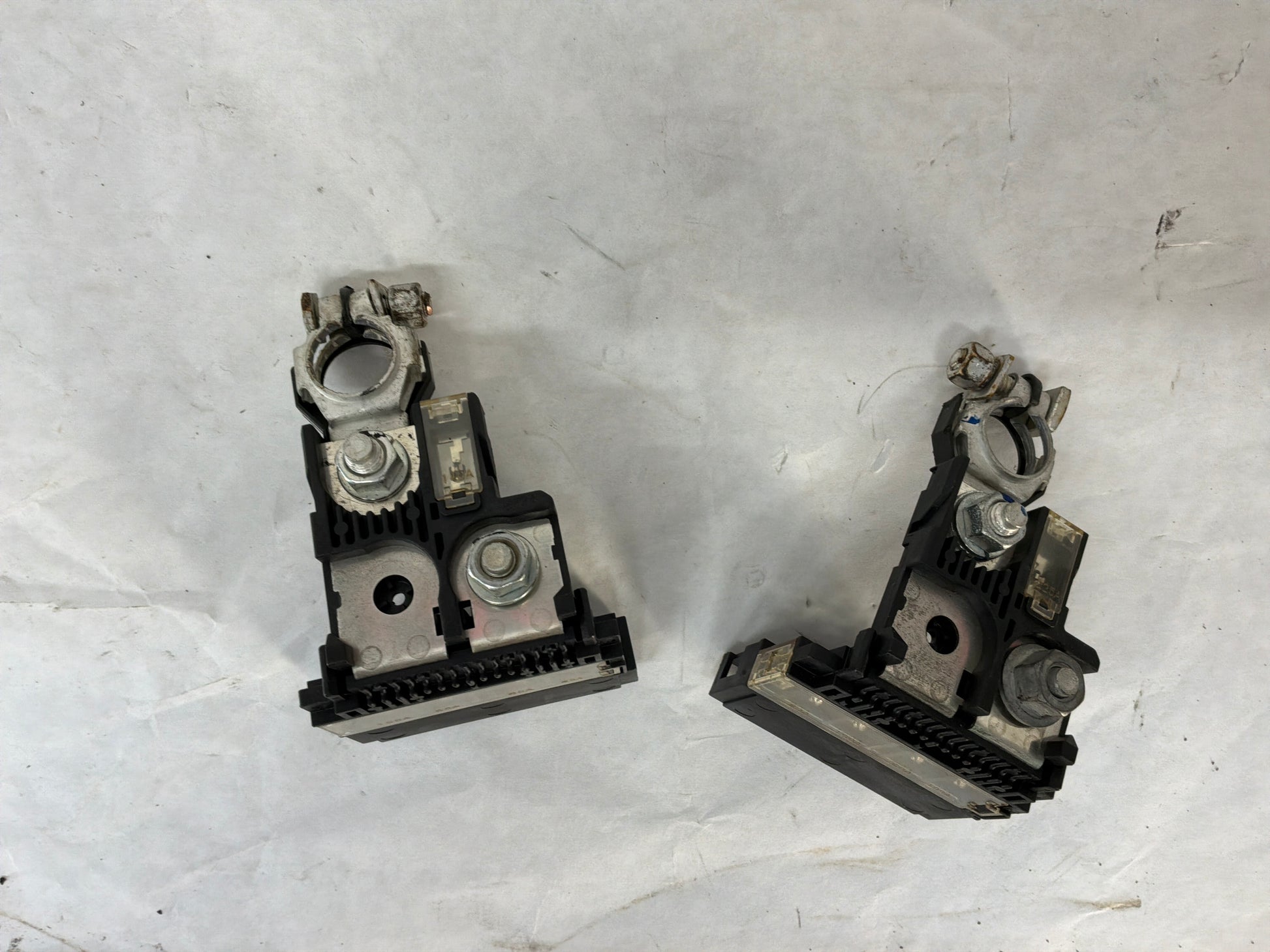 2013 Chevy Caprice Positive Battery Electric Fuse Relay Junction OEM - Day's Parts Yard