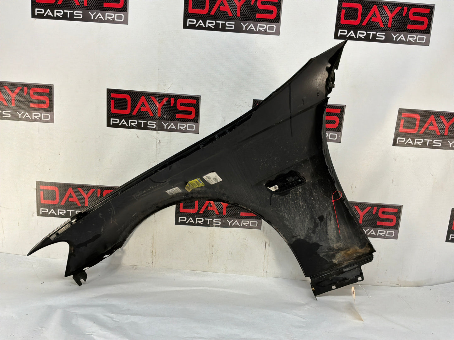 Rh fender - Day's Parts Yard