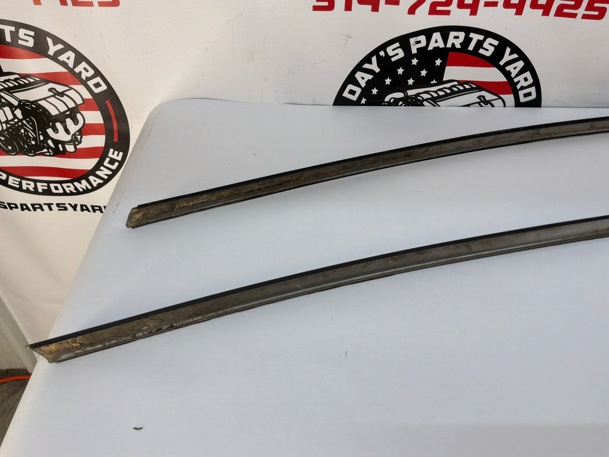 2006 Pontiac GTO RH & LH Roof Panel Joint Finish Trim Molding OEM