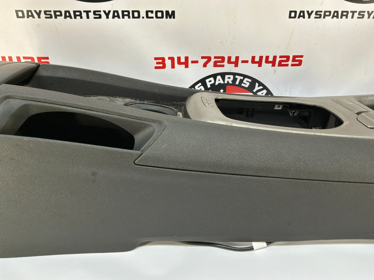 2015 Chevy Camaro SS 1LE Complete Center Console Arm Rest OEM