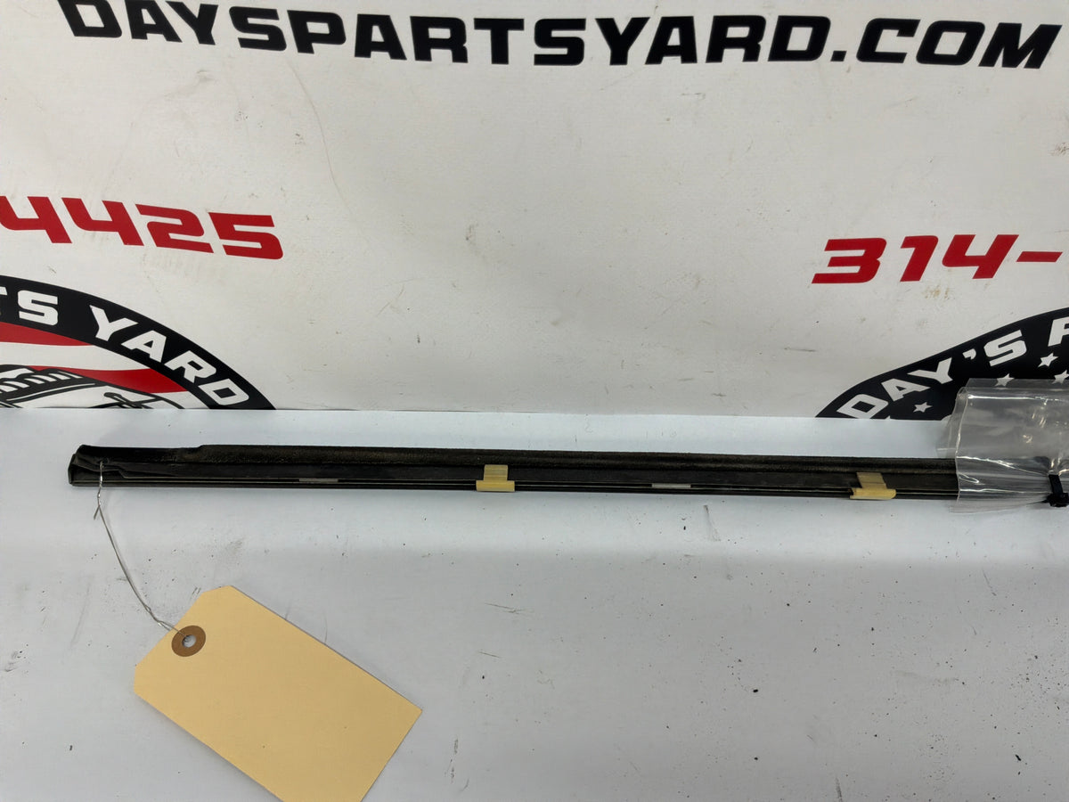 2006 Pontiac GTO LH Driver Window Door Belt Molding Weather Strip Trim OEM