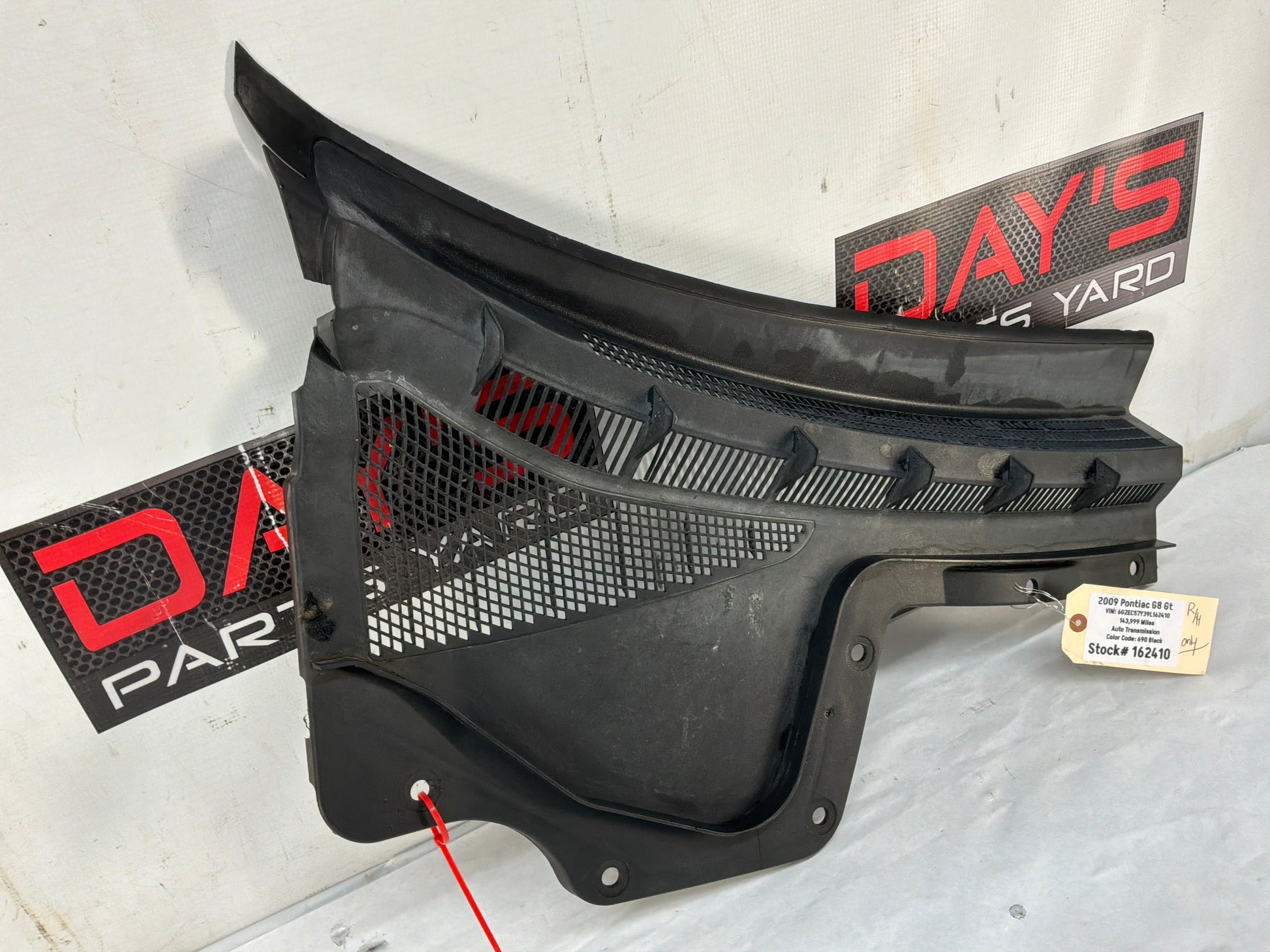 Rh cowl - Day's Parts Yard