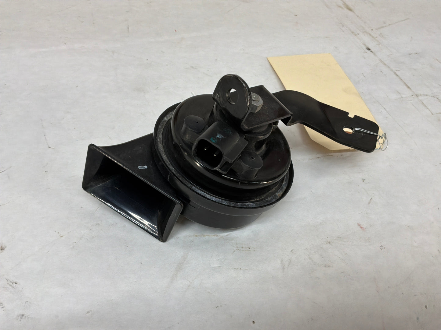 2017 Chevy SS Sedan Horn Signal w/ Bracket OEM