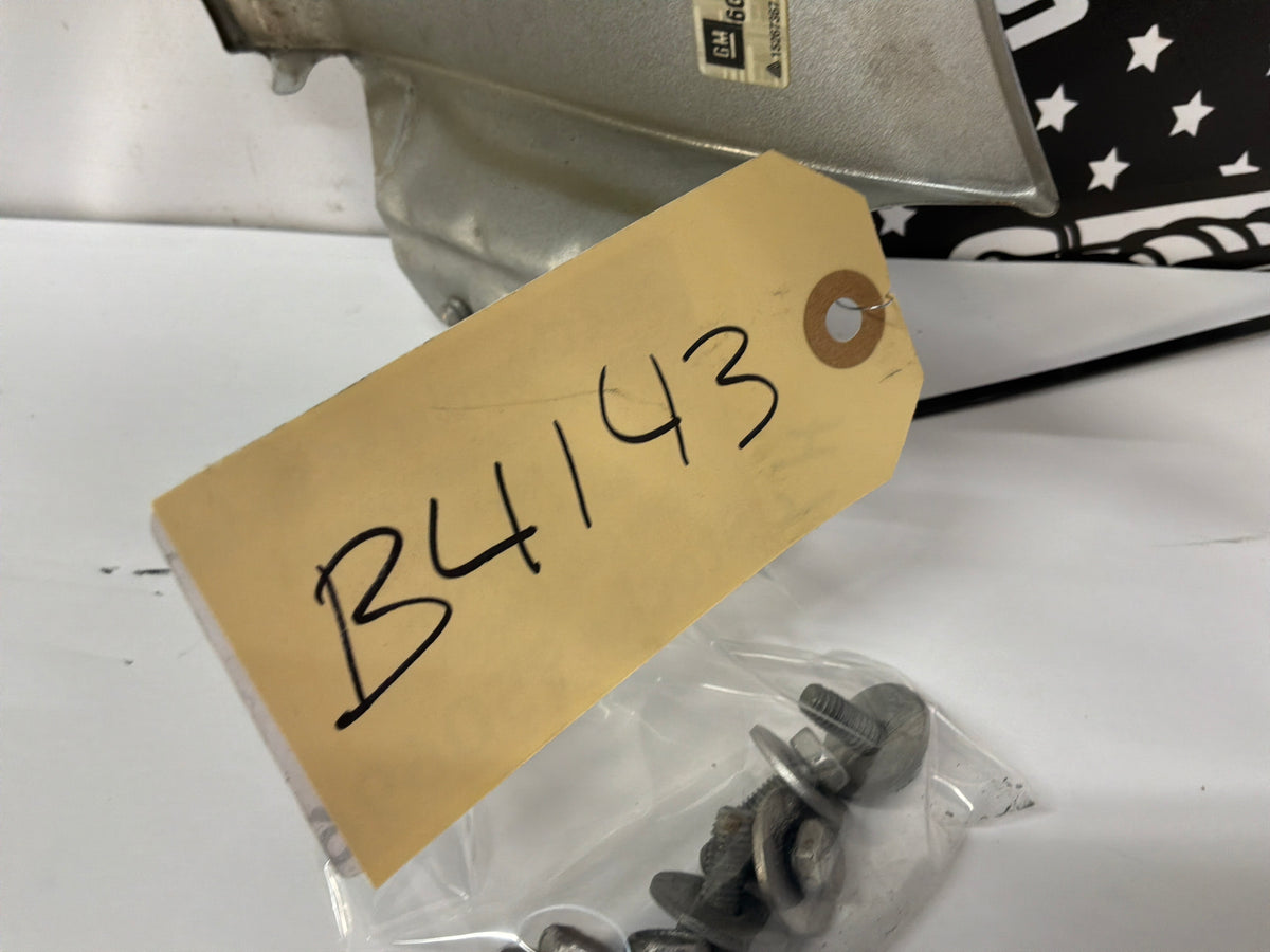 2014 Chevy SS Sedan LH Driver Front Fender Silver OEM