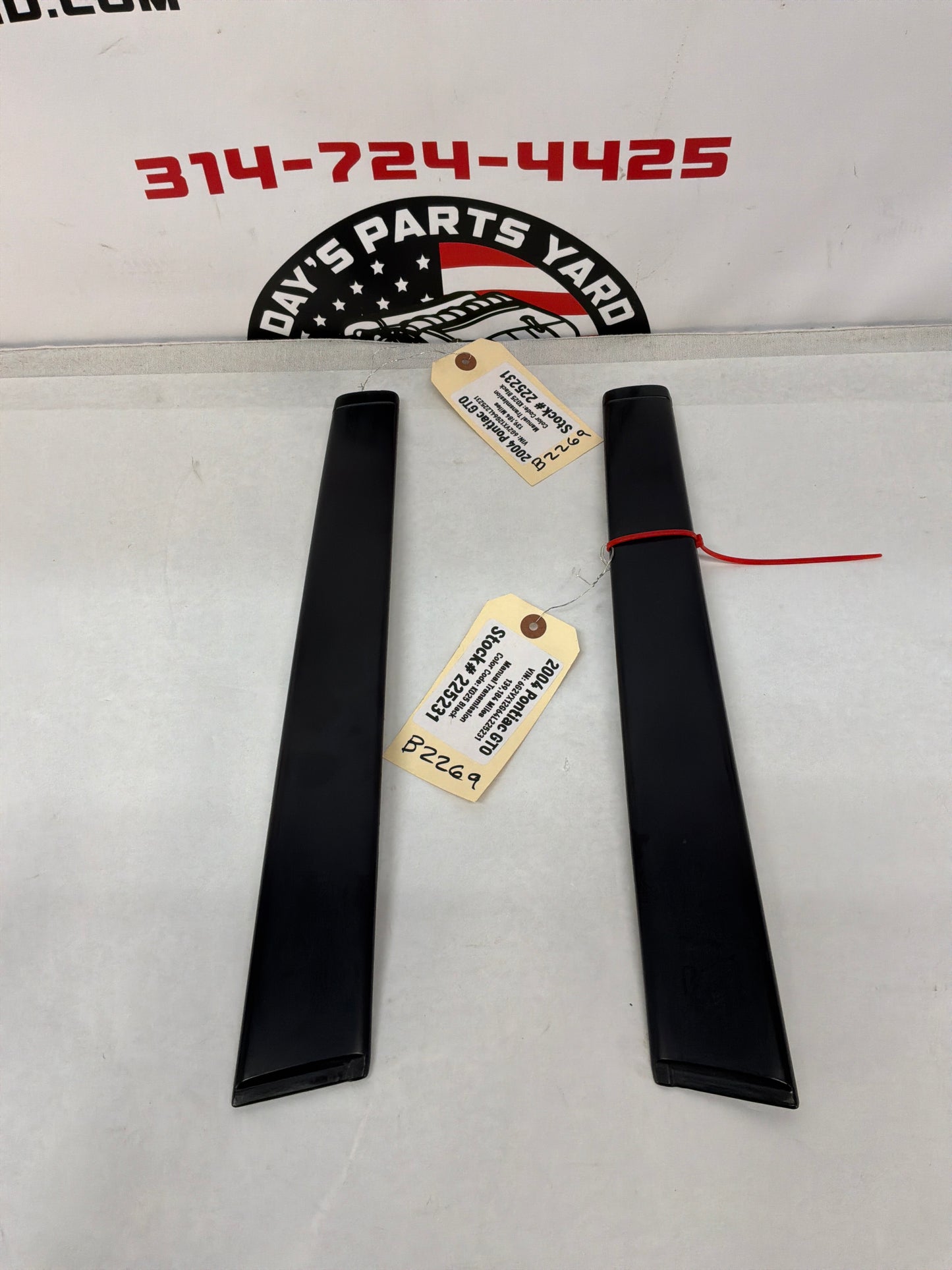 2004 Pontiac GTO RH & LH Exterior B Pillar Window Trim Applique Covers OEM