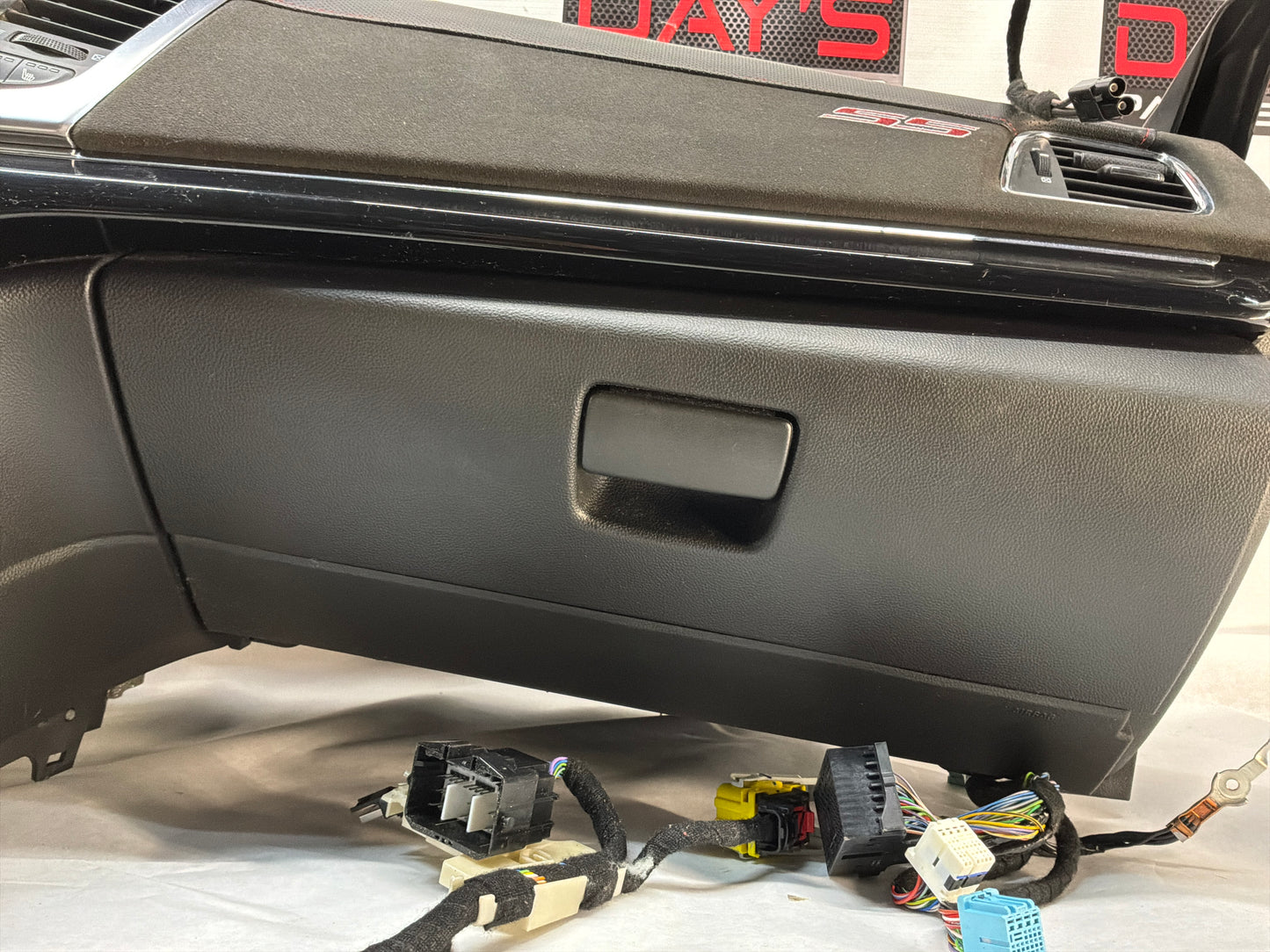Dash and center console - Day's Parts Yard