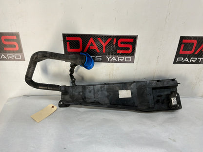 Windshield wiper reservoir - Day's Parts Yard