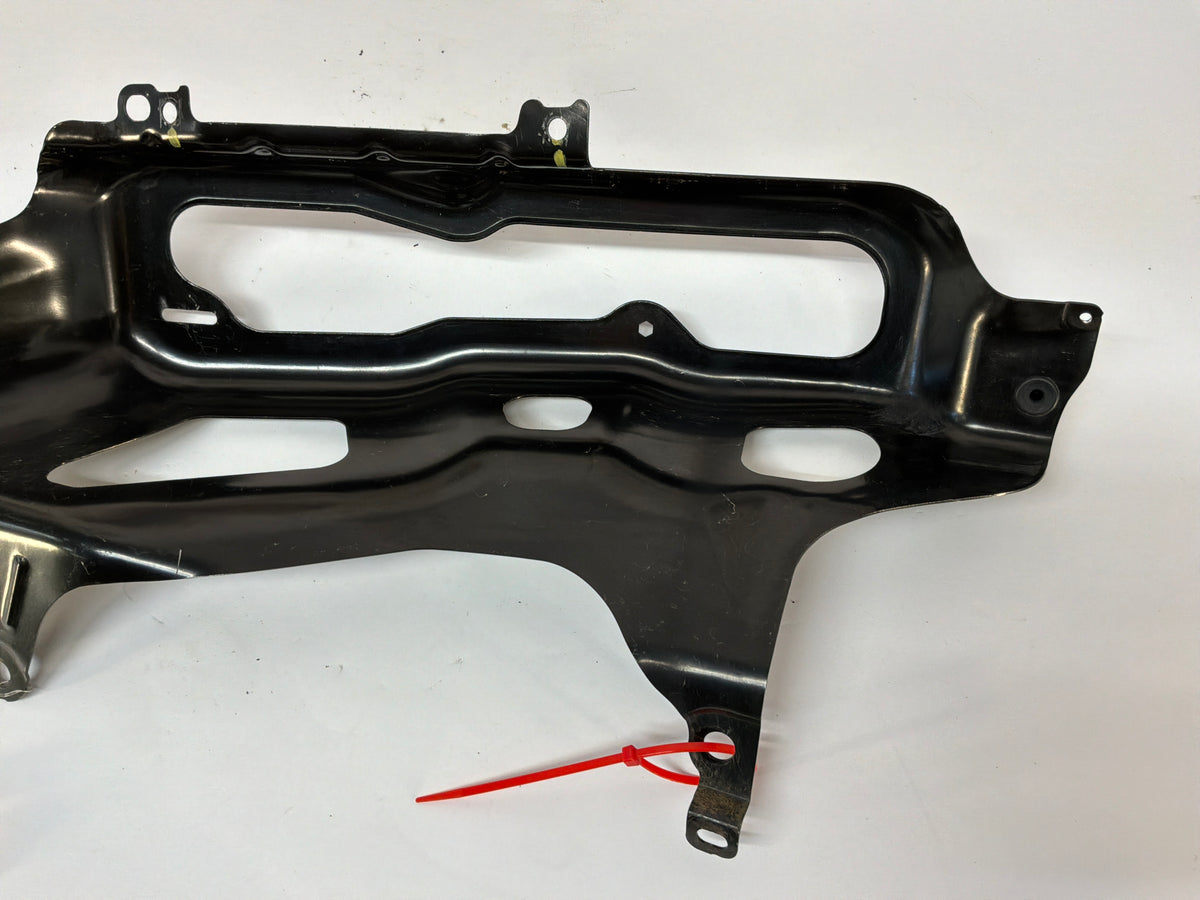 2015 Chevy Camaro SS 1LE RH Passenger Taillight Tail Light Mounting Bracket Frame Brace OEM