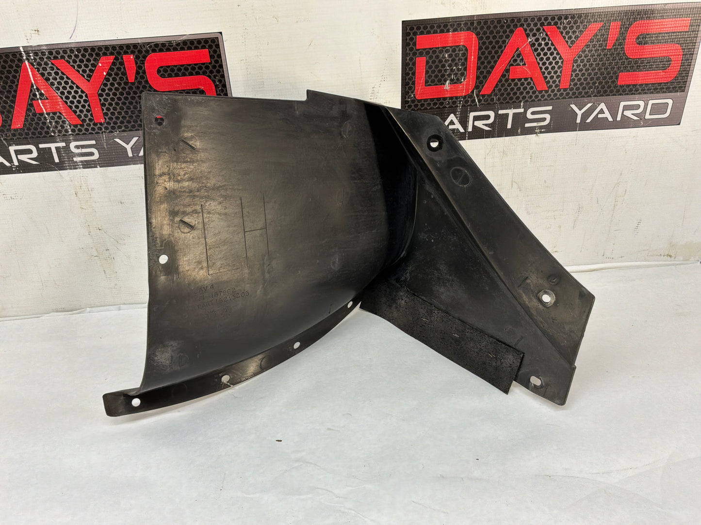 Lh front wheel liner - Day's Parts Yard