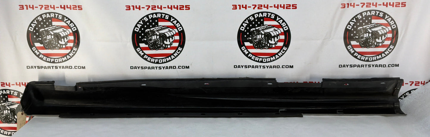 2005 Pontiac GTO LH Driver Rocker Molding Side Skirt Trim Panel OEM
