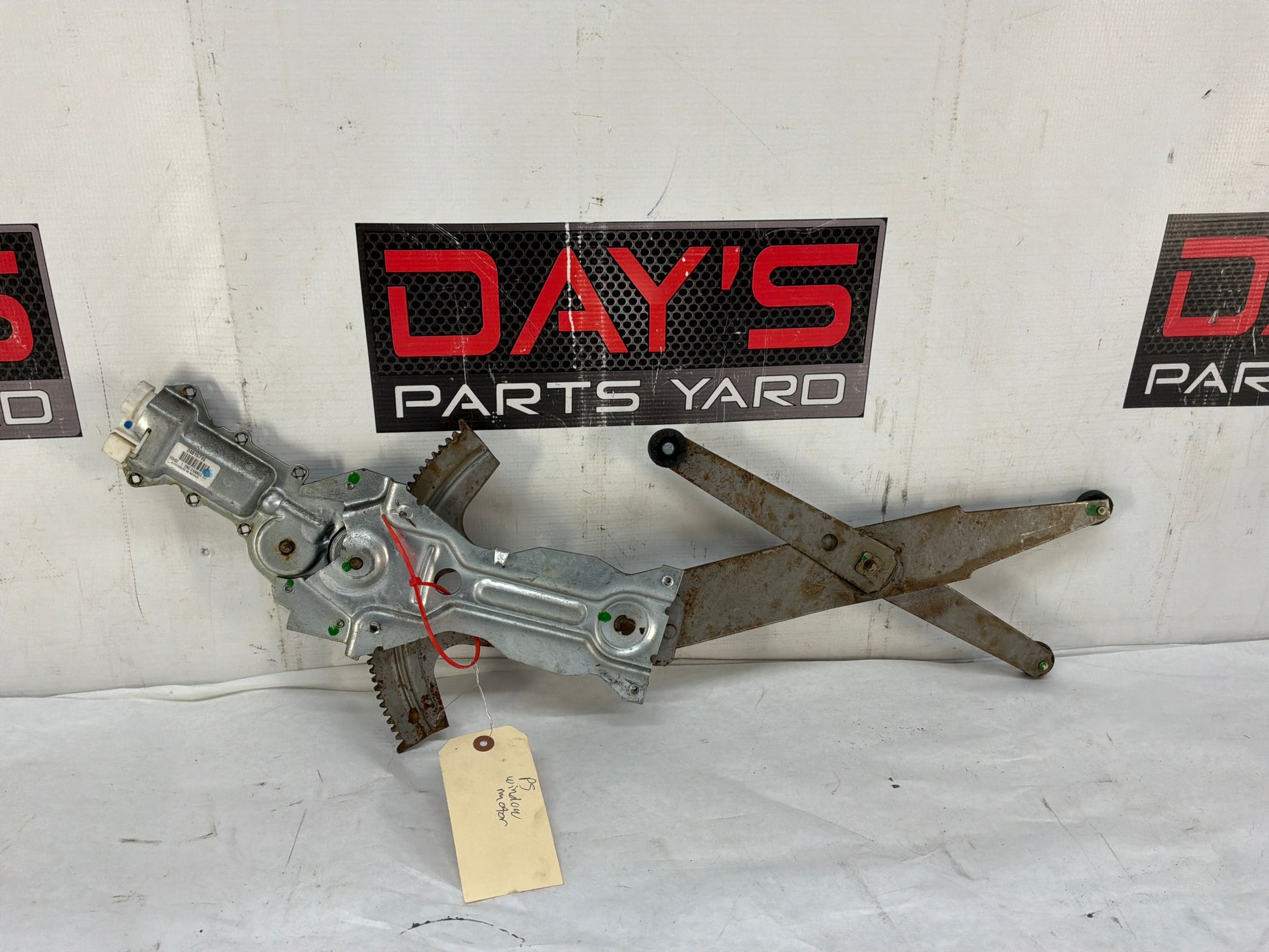 Rh window regulator - Day's Parts Yard