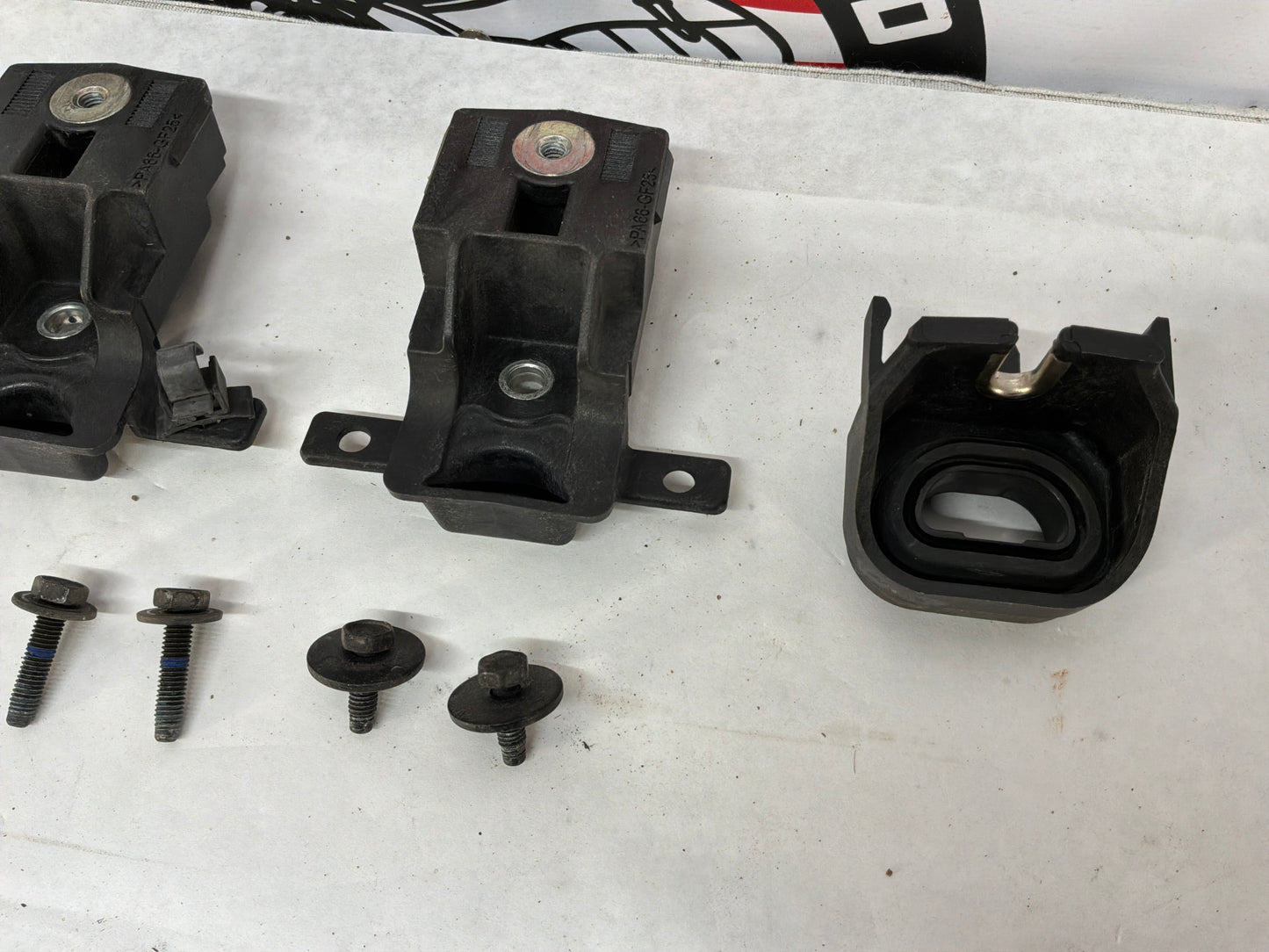 2017 Chevy SS Sedan RH & LH Upper & Lower Radiator Bracket Mounts Bushings OEM