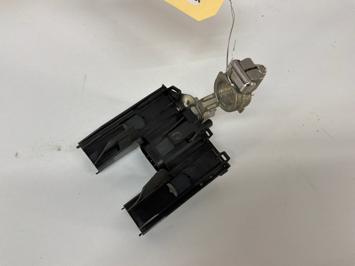 2014 Chevy Caprice PPV Positive Battery Terminal Electric Fuse Block OEM