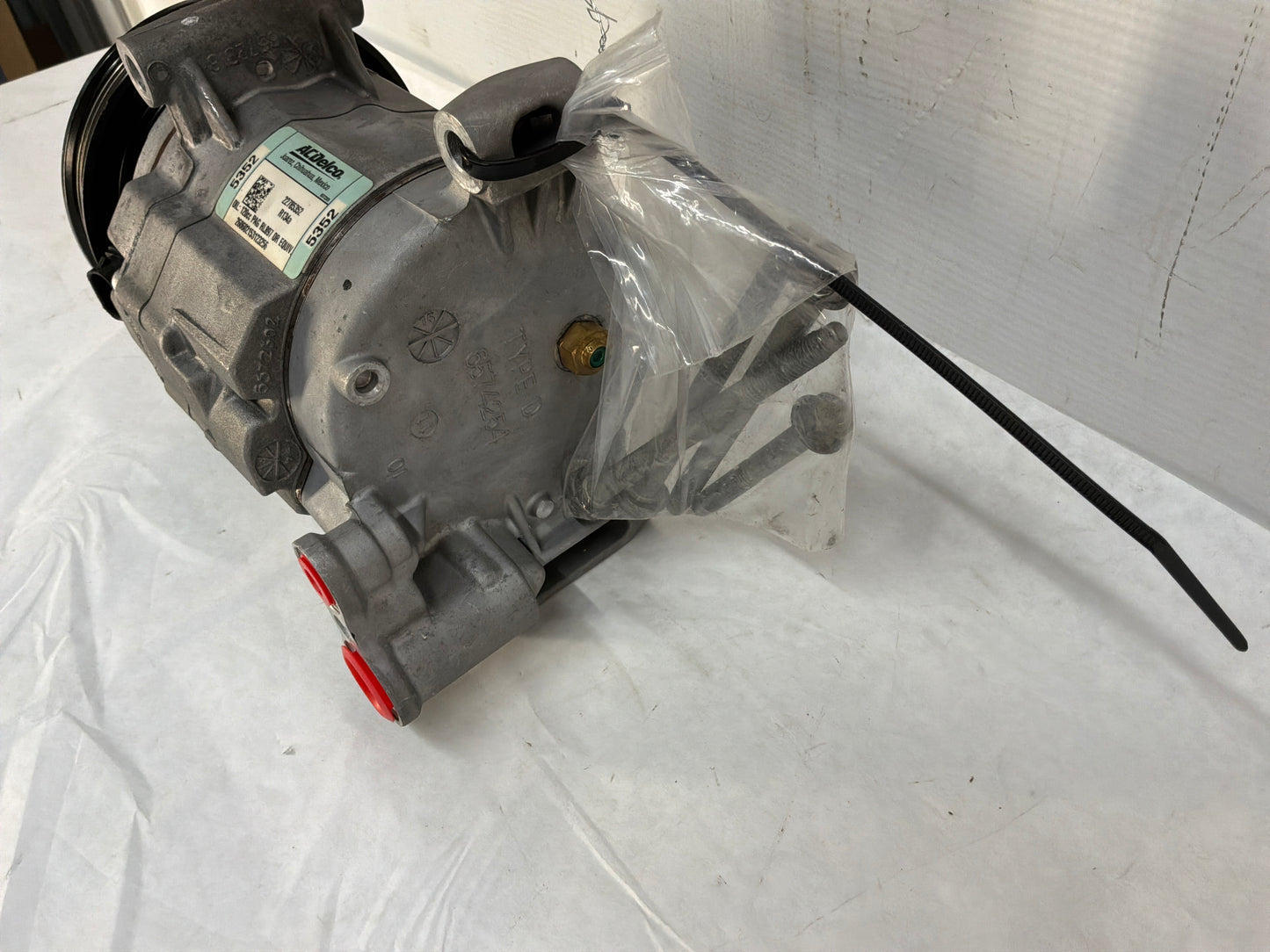2013 Chevy Camaro ZL1 AC A/C Air Conditioner Compressor w/ Hardware OEM