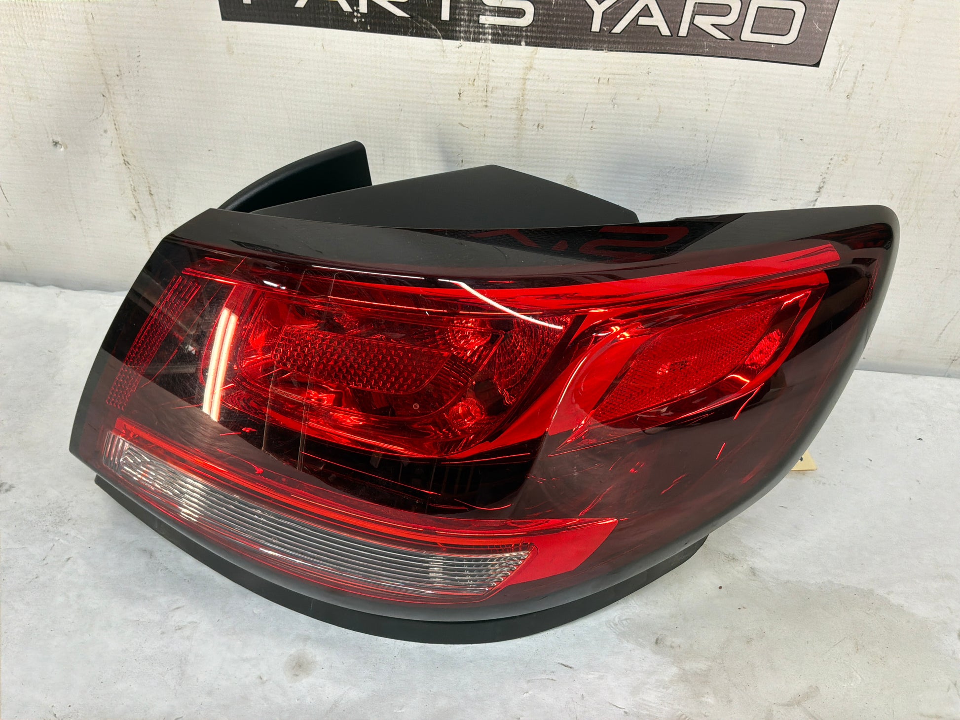 Head light - Day's Parts Yard