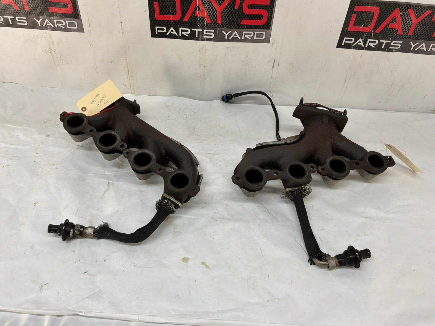 Exhaust manifold - Day's Parts Yard