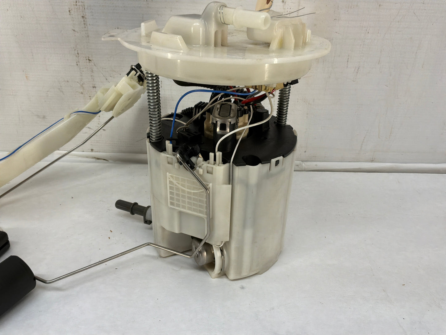 2017 Chevy SS Sedan Fuel Pump & Lever Sending Unit Assembly OEM