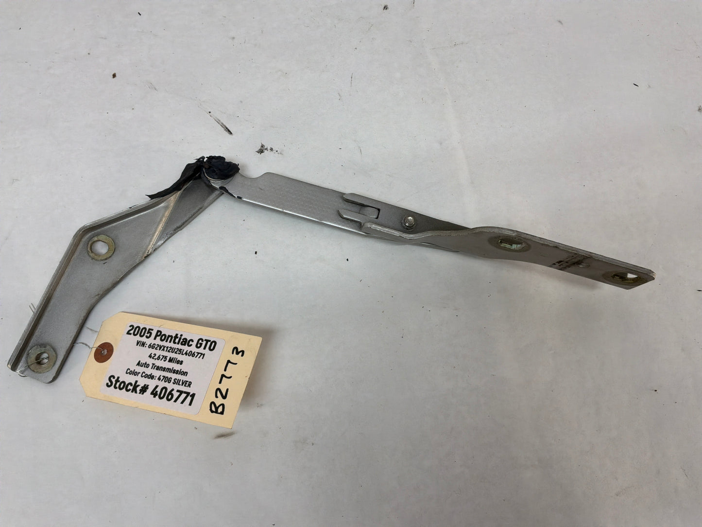 2005 Pontiac GTO RH & LH Hood Hinges Set OEM