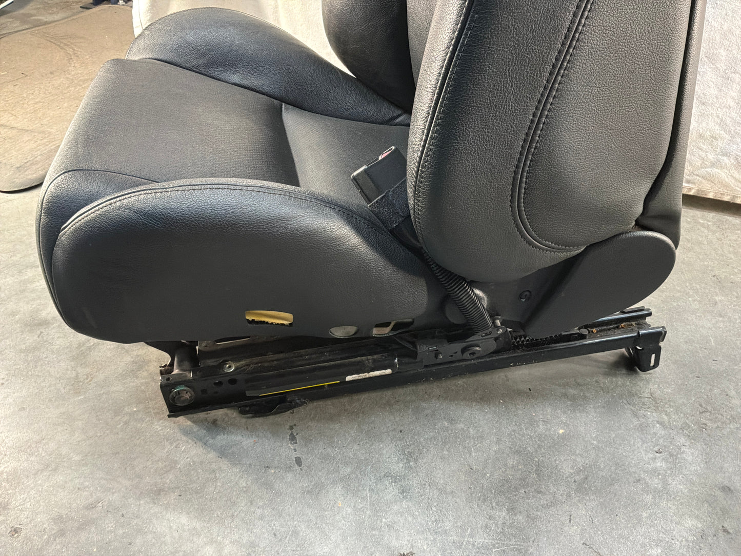 2005 Pontiac GTO Black Leather Front and Rear Seats Set OEM
