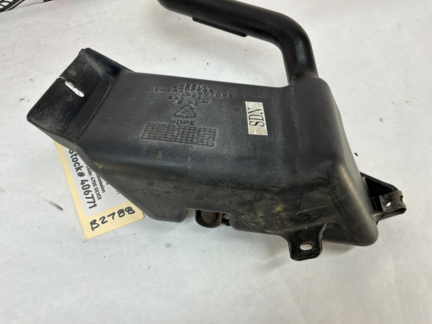 2005 Pontiac GTO Windshield Washer Pump Reservoir Tank Bottle OEM