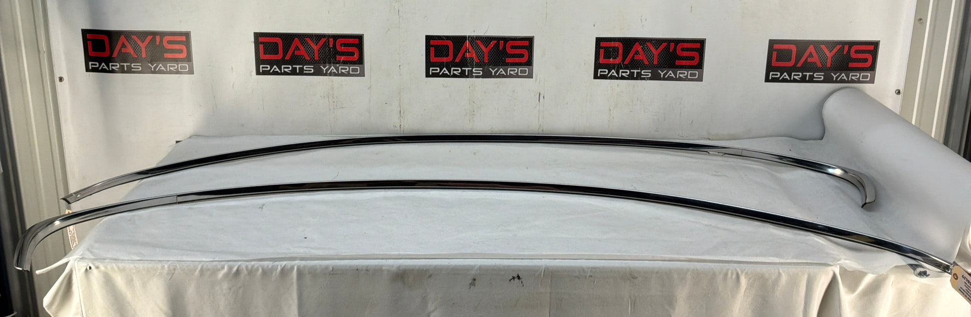 Roof top trim - Day's Parts Yard
