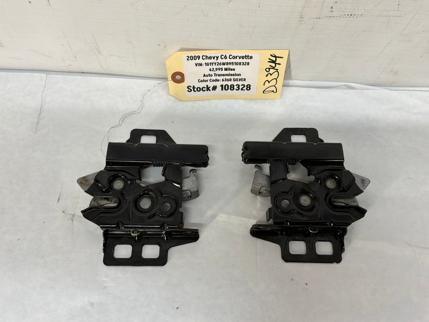 Hood hinges - Day's Parts Yard