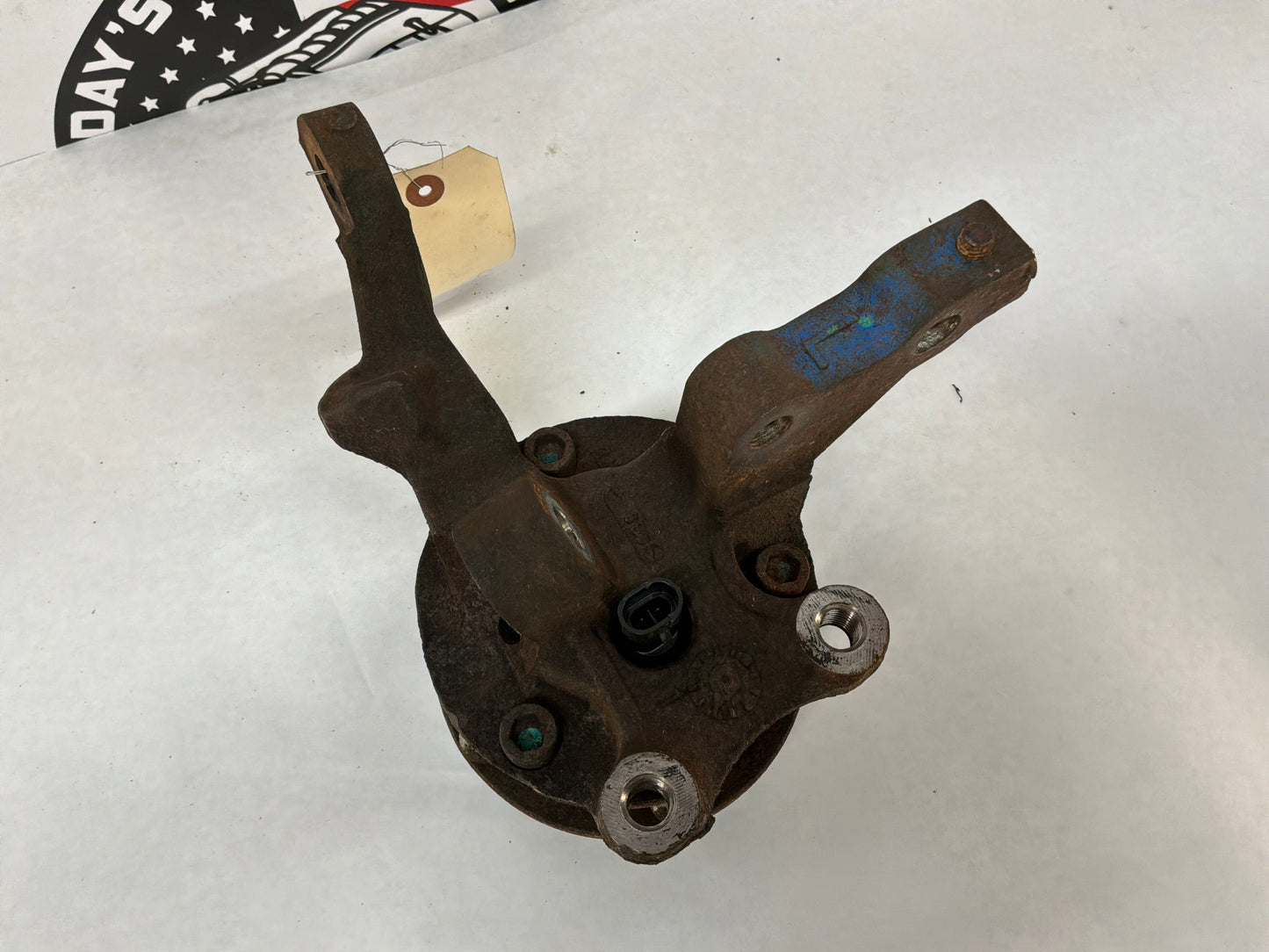 2005 Pontiac GTO LH Driver Front Suspension Spindle Hub Knuckle Assembly OEM
