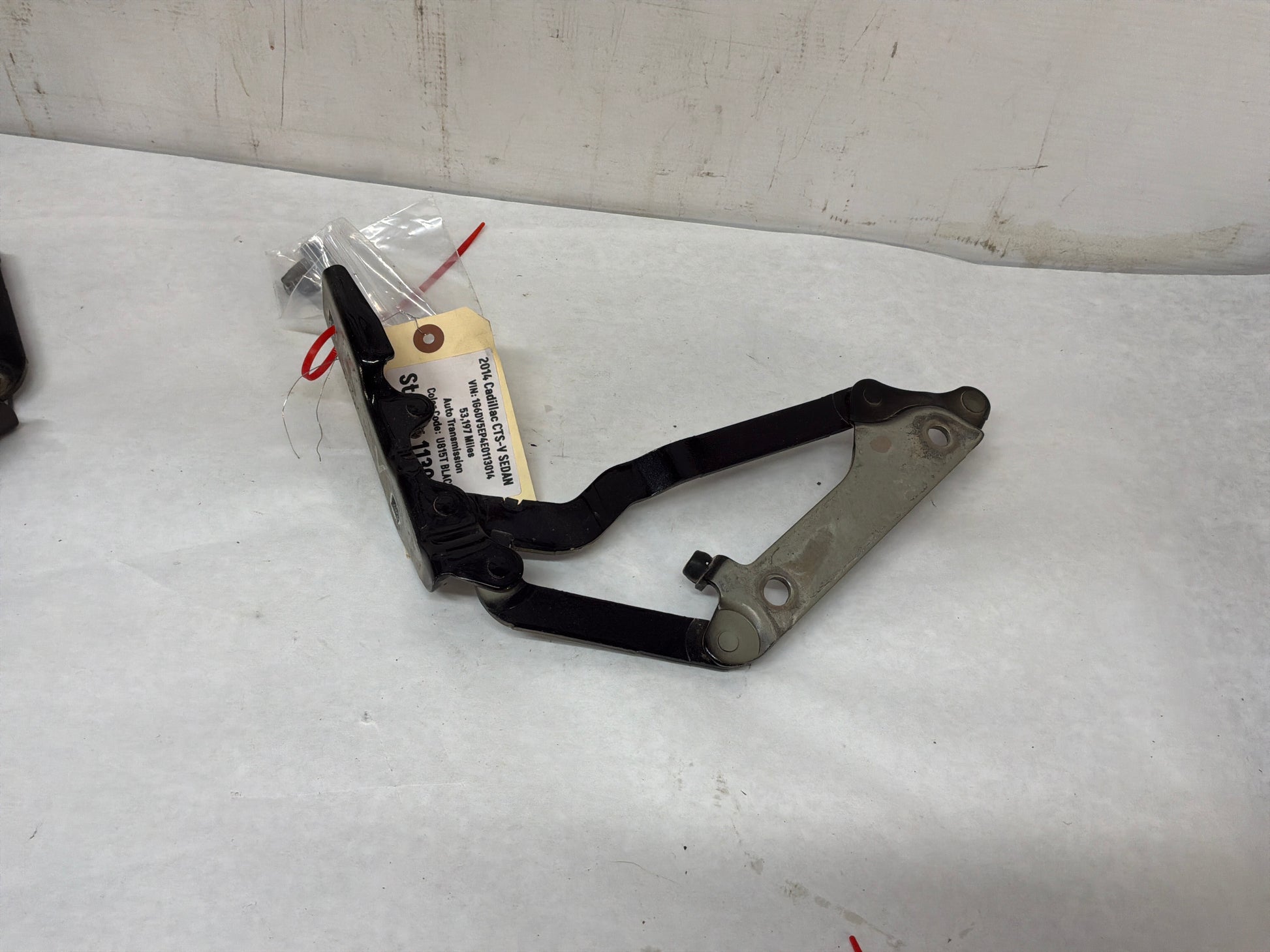 Trunk hinges - Day's Parts Yard