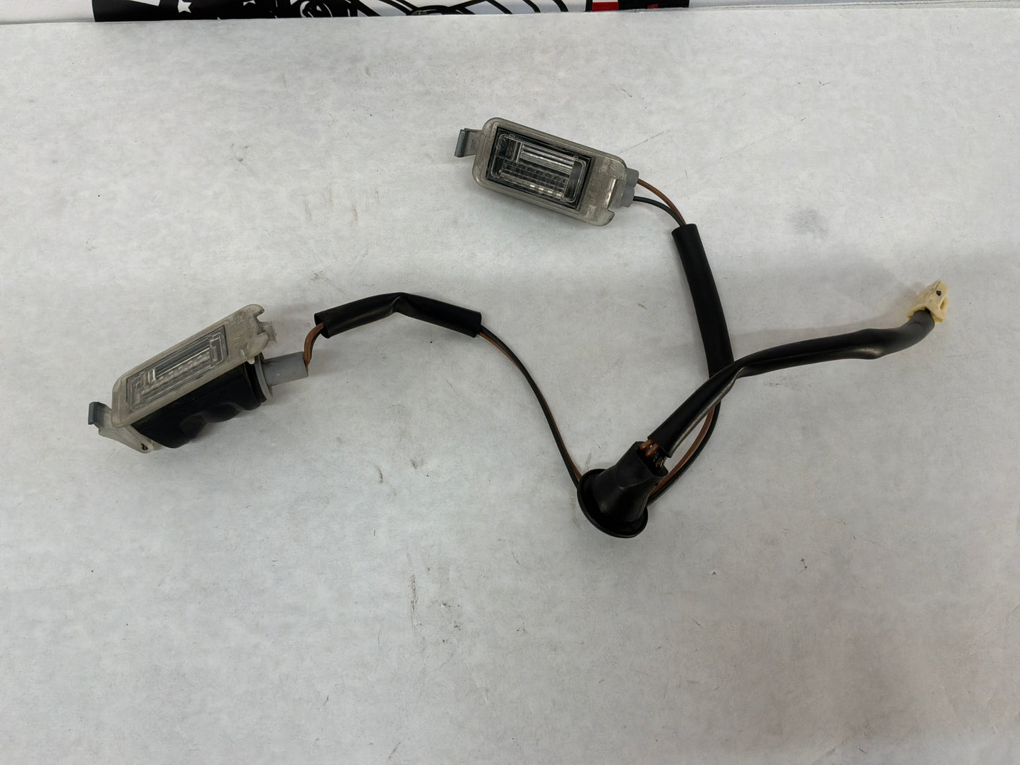 2006 Pontiac GTO License Plate Tag Lights RH & LH OEM