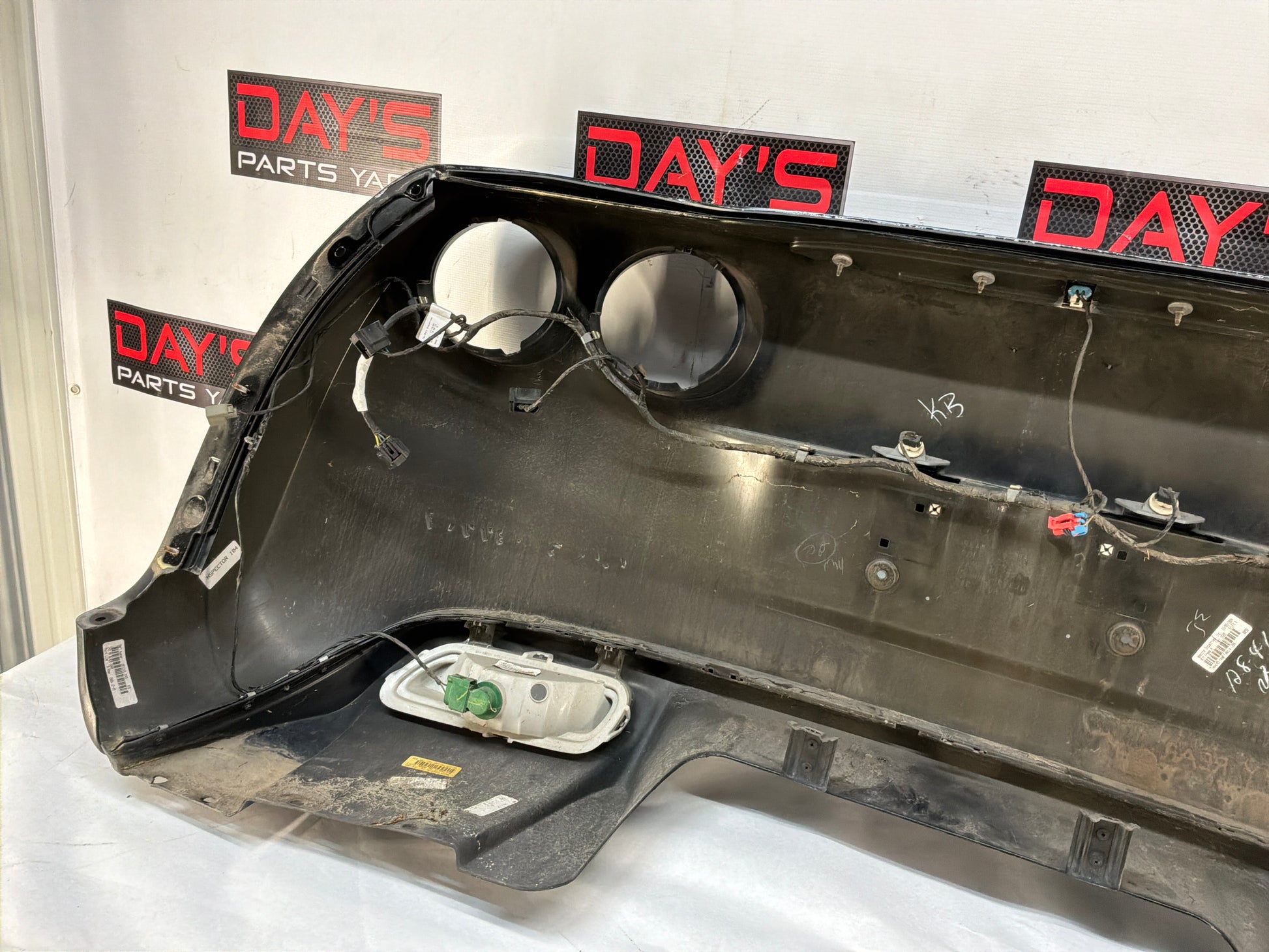 Rear bumper - Day's Parts Yard