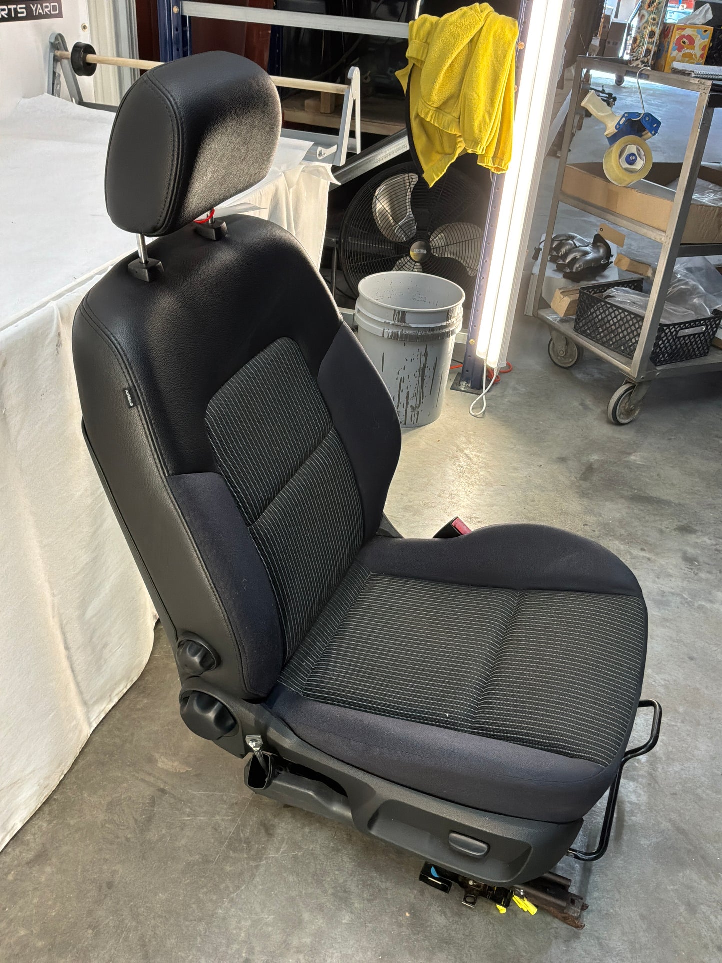 Front seats - Day's Parts Yard