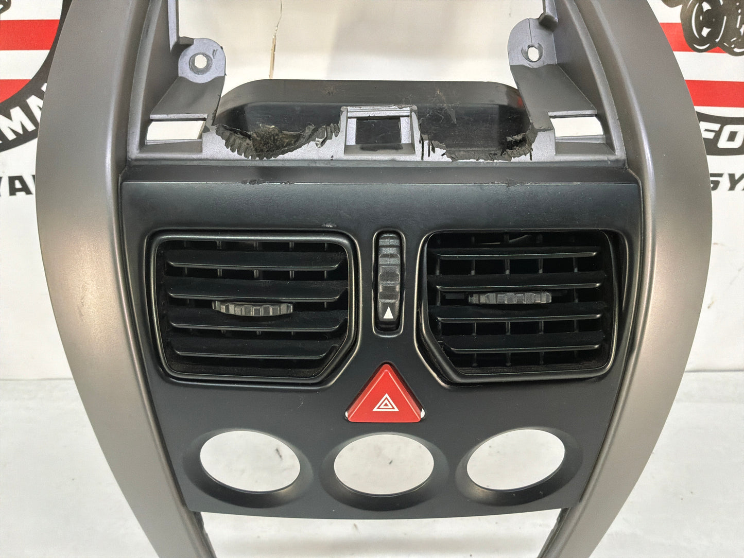 2005 Pontiac GTO Radio bezel