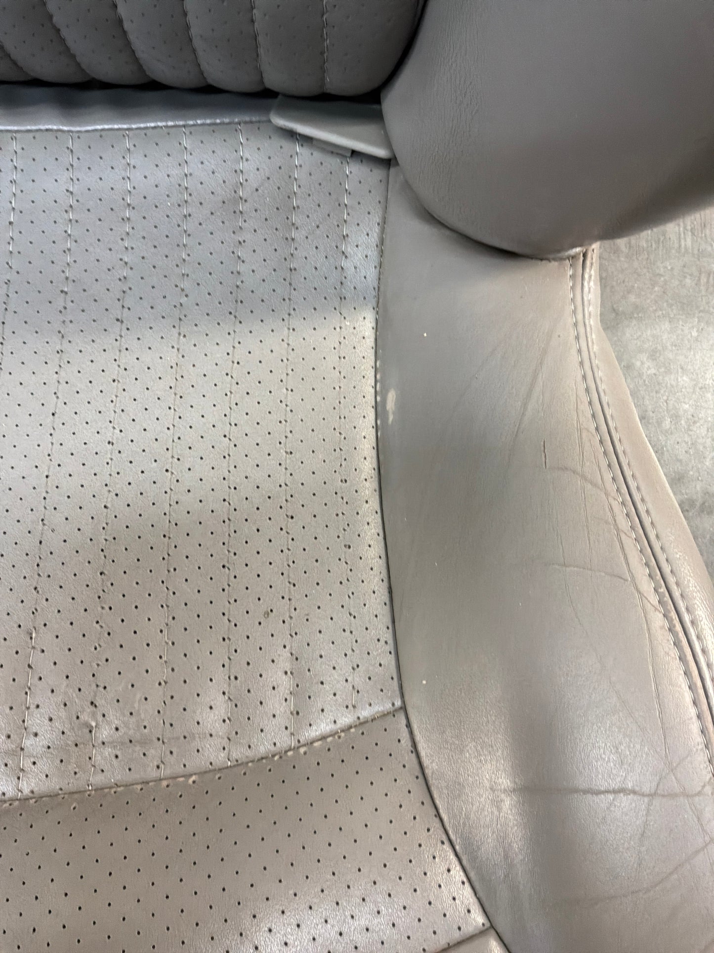 Front seats - Day's Parts Yard