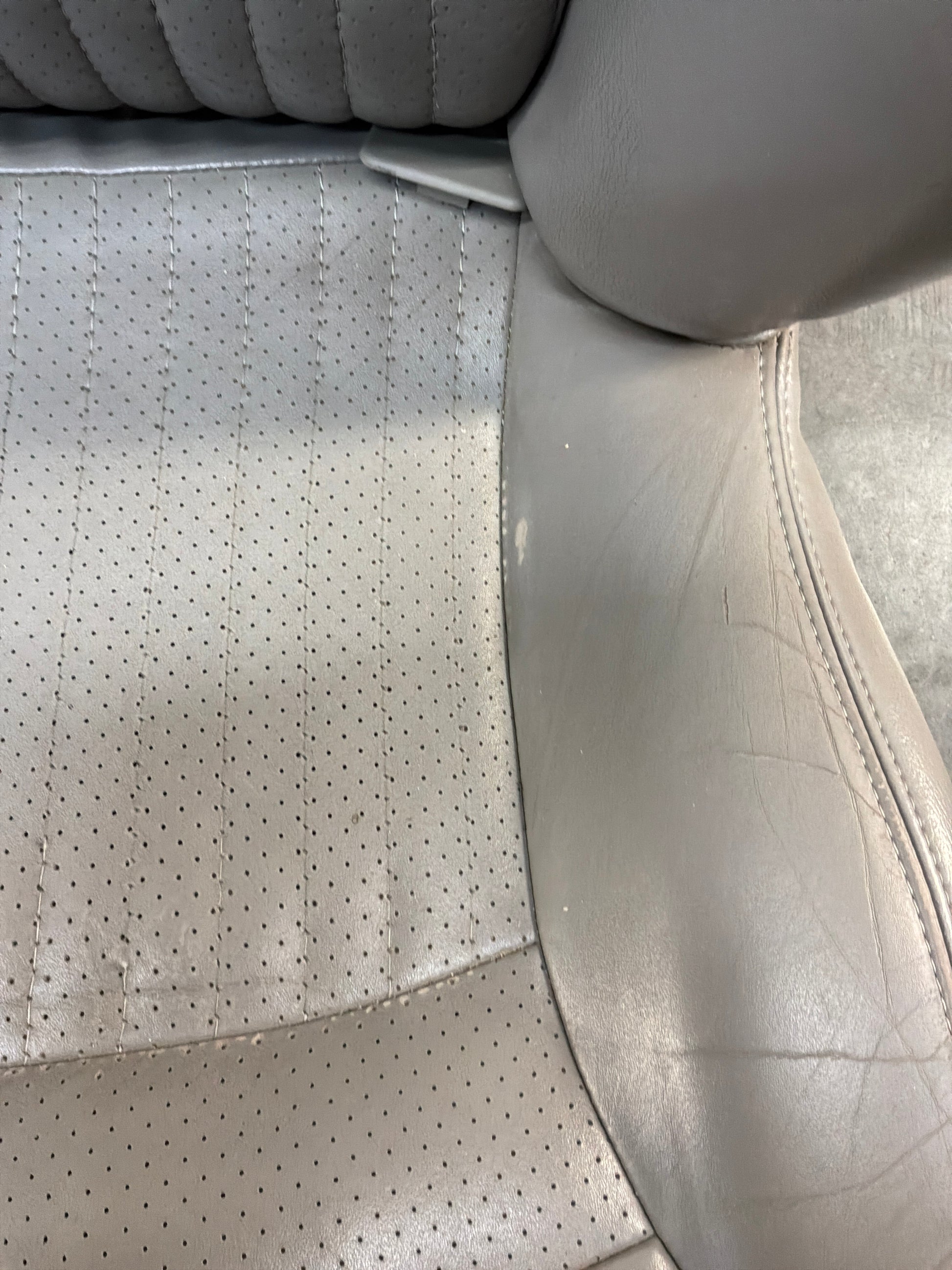 Front seats - Day's Parts Yard