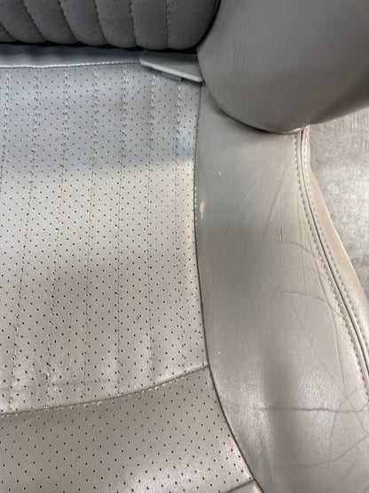 Front seats - Day's Parts Yard