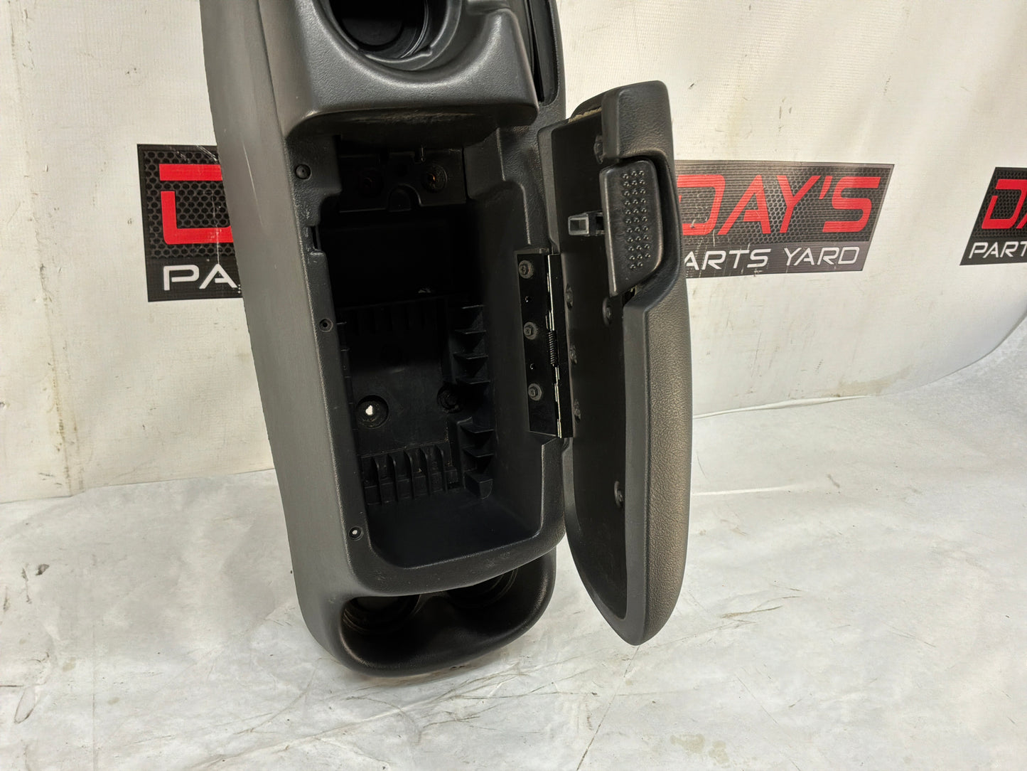 Center console - Day's Parts Yard