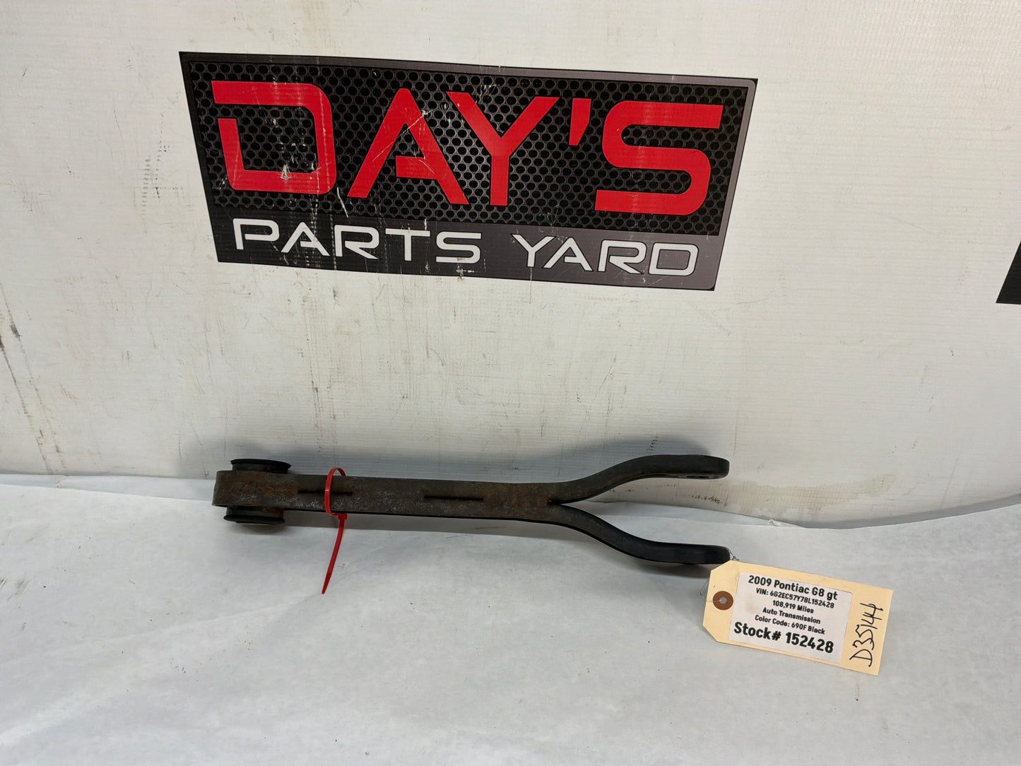Rh front lower control arm - Day's Parts Yard