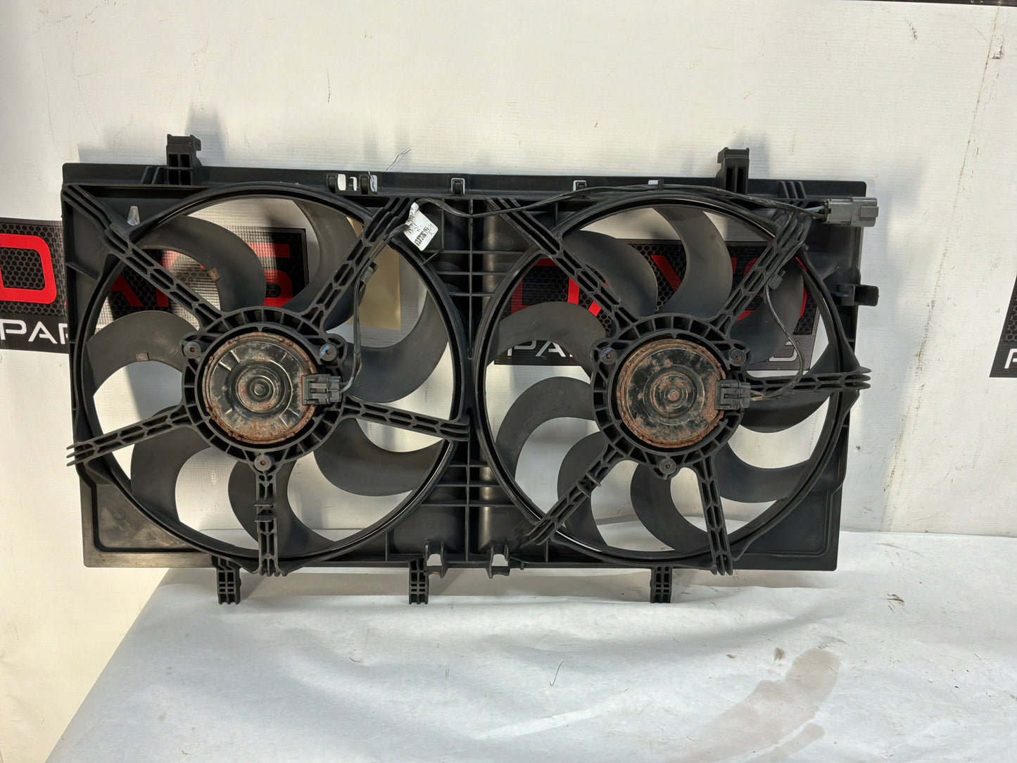 2008 Pontiac G8 GT Dual Radiator Electric Coolant Cooling Fans Assembly OEM