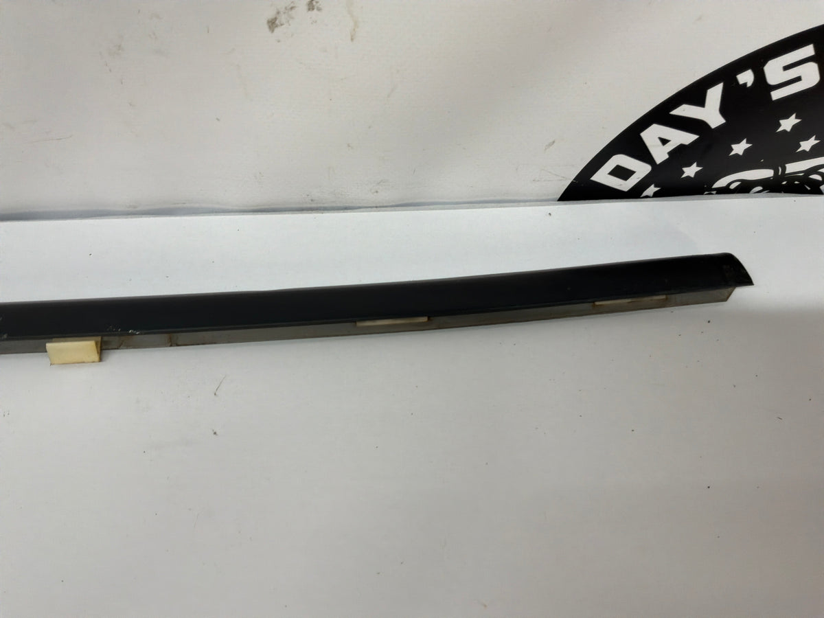 2006 Pontiac GTO RH Passenger Door Window Belt Molding Weather Strip Trim OEM