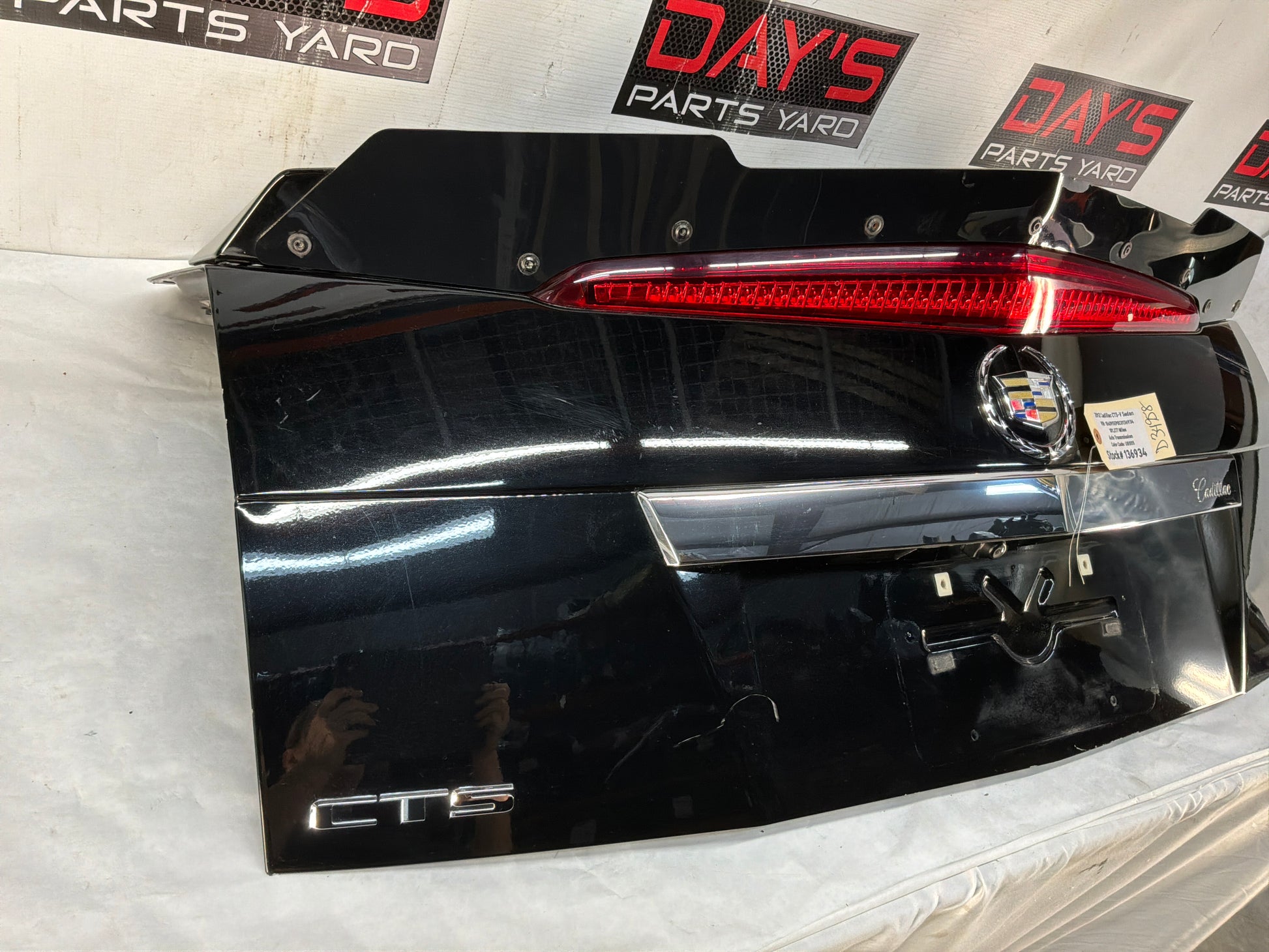 Trunk lid - Day's Parts Yard