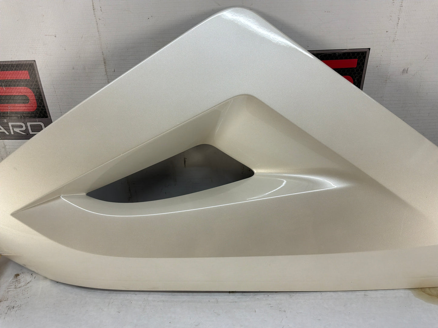 2012 Chevy Avalanche Exterior RH Passenger Outer Trim Bed Cargo Box Sail Panel Cladding OEM