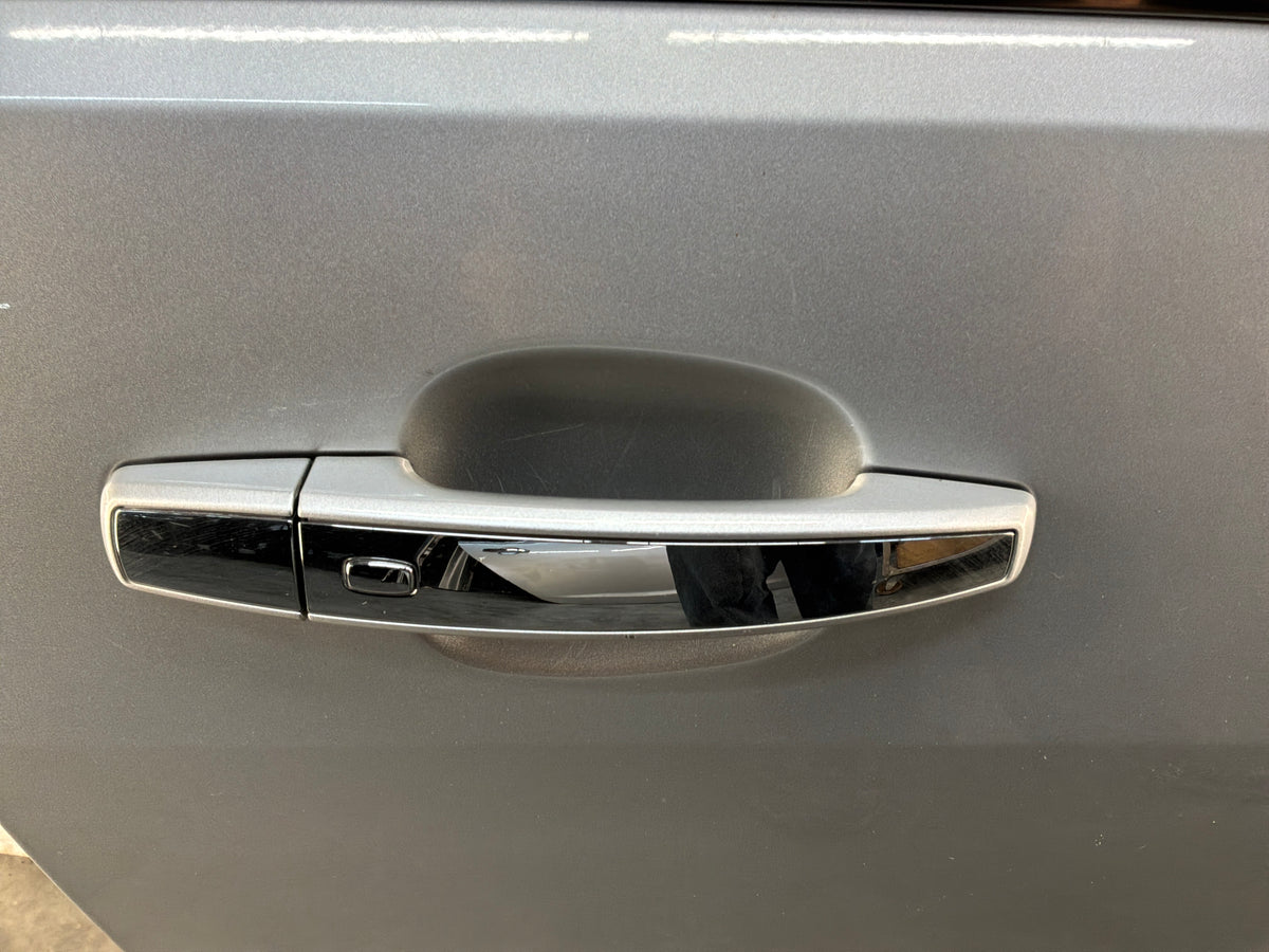 2017 Chevrolet SS Sedan RH Passenger Front Exterior Door Silver OEM